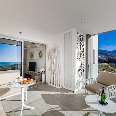 Sundream Escape - Penthouse With Ocean View, Airco, Heated Pool *