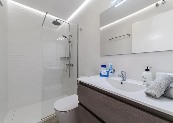 Sundream Escape - Penthouse With Ocean View, Airco, Heated Pool דירה אדחה