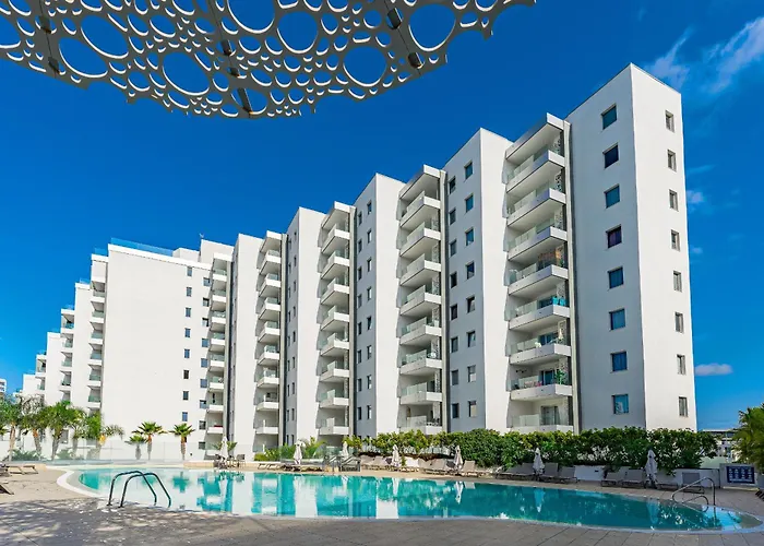 Sundream Escape - Penthouse With Ocean View, Airco, Heated Pool אדחה