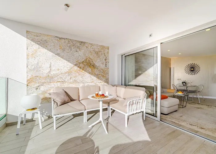 Sundream Escape - Penthouse With Ocean View, Airco, Heated Pool Apartmán