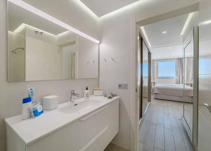 Apartment Sundream Escape - Penthouse With Ocean View, Airco, Heated Pool *